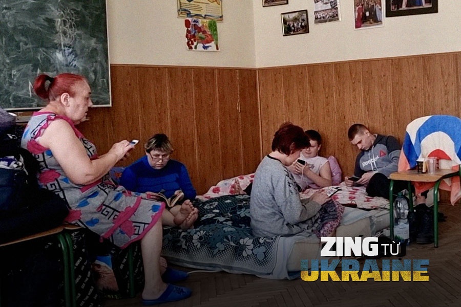 Gia dinh Ukraine 4 the he cung nhau vuot 1.000 km de di tan hinh anh