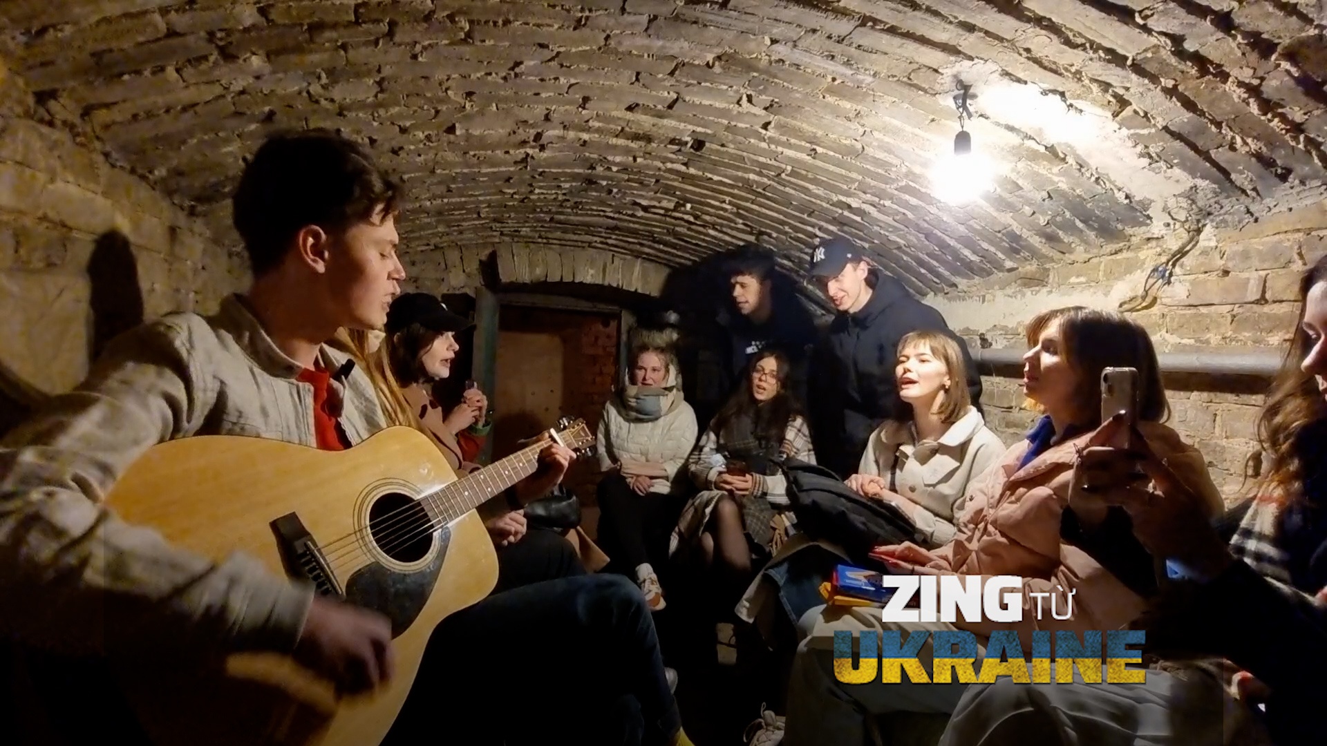 Bai hat ben duoi can ham tranh bom o Lviv hinh anh