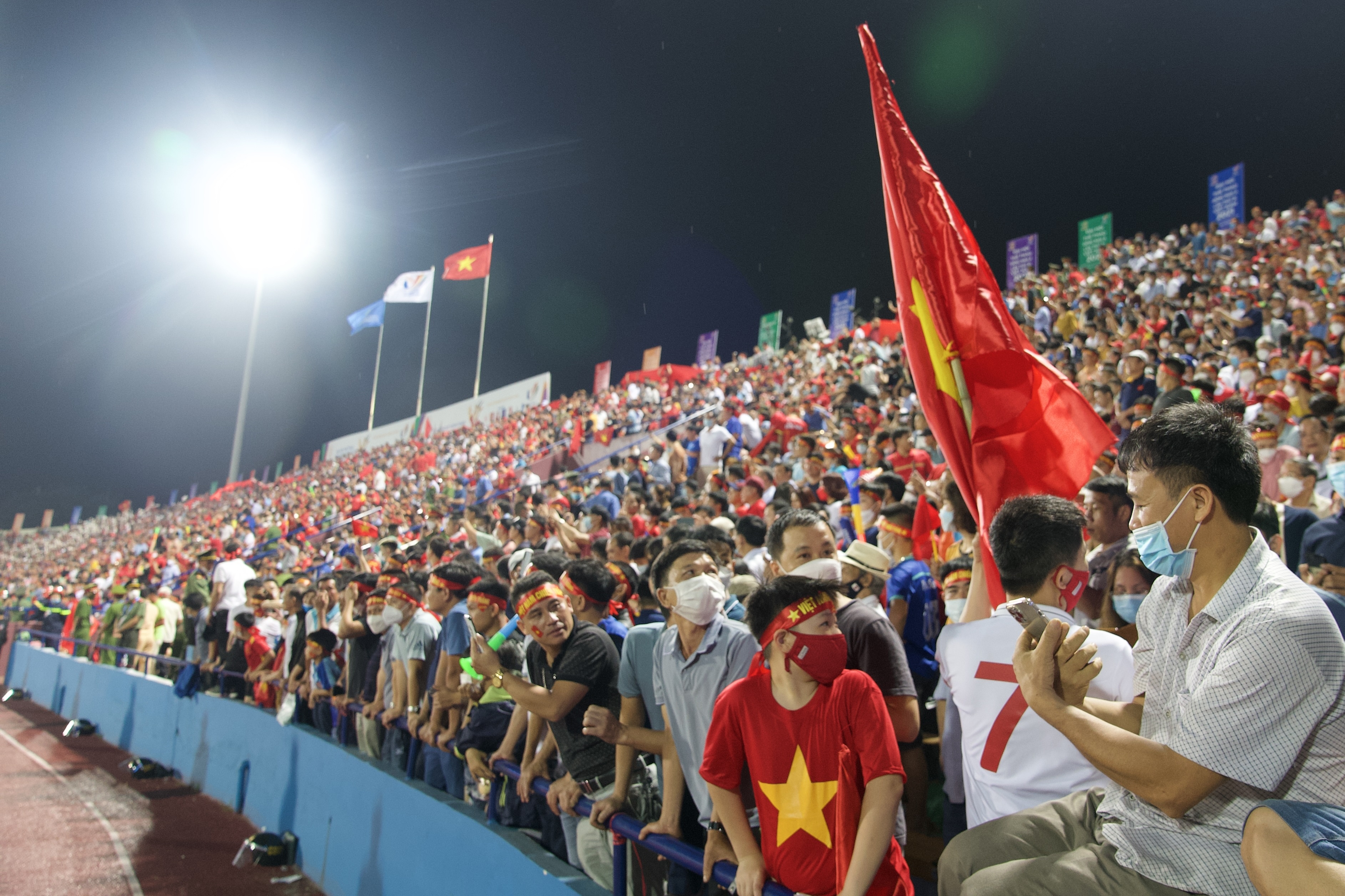 Khong khi nhu le hoi o san van dong Viet Tri hinh anh