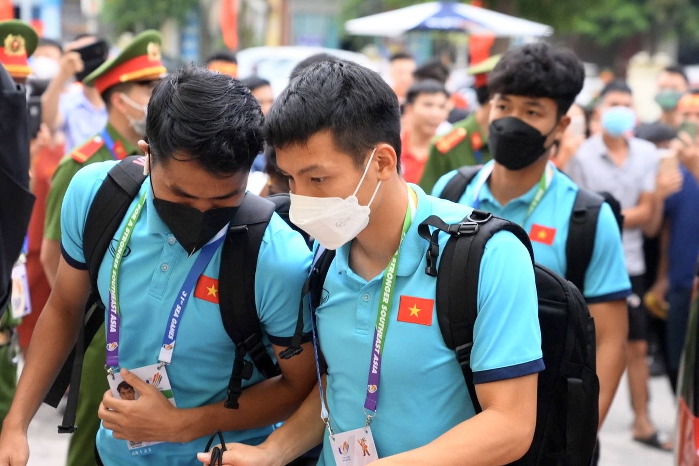 CDV chao don HLV Park va cac cau thu den san Viet Tri hinh anh