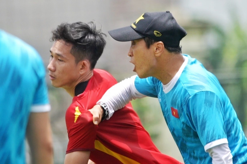 Tro ly Lee het den khan co khi cac cau thu chua hieu y tuong hinh anh