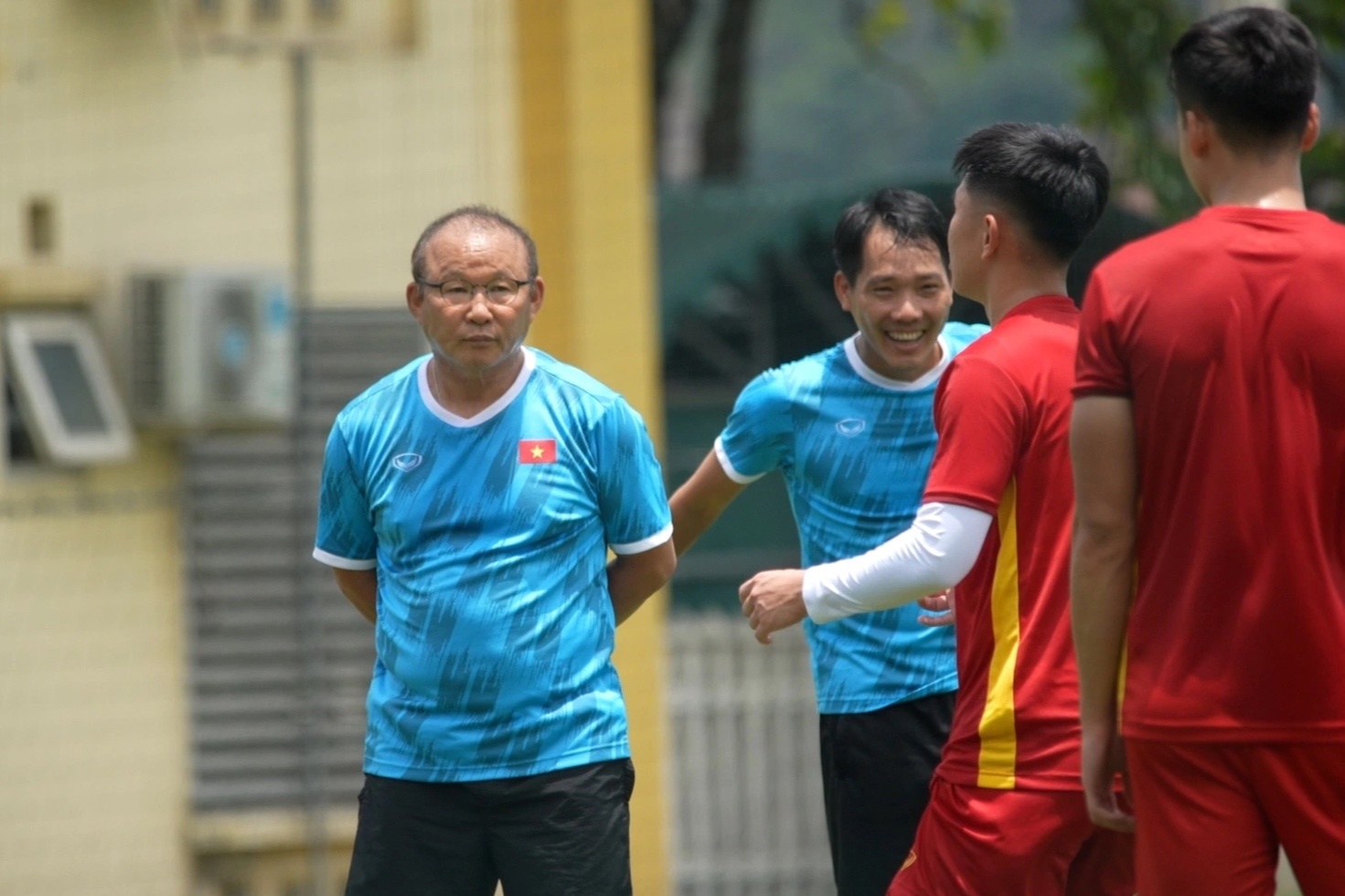 HLV Park tranh thu cho U23 tap giua trua de di do tham hinh anh