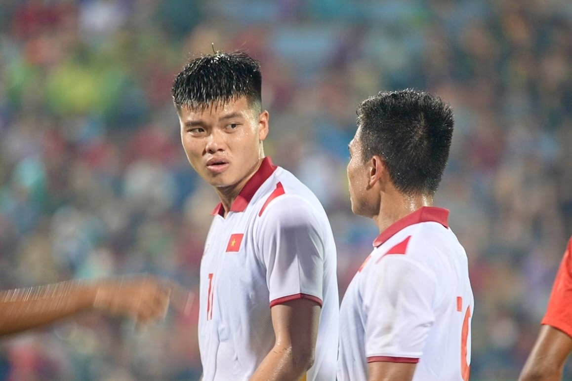 HLV Malaysia an tuong voi cau thu du bi cua U23 Viet Nam hinh anh