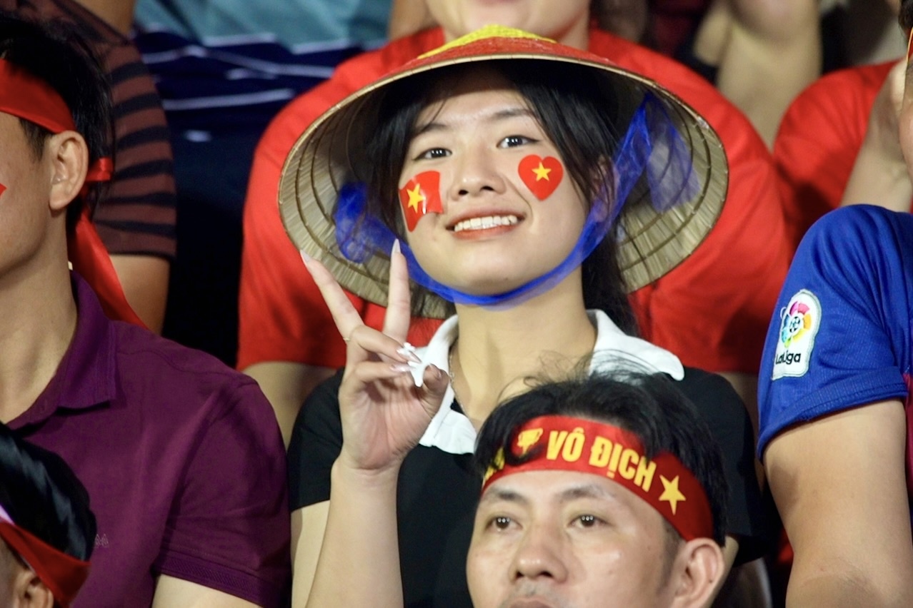 CDV nu hoi hop theo doi U23 Viet Nam tren khan dai hinh anh