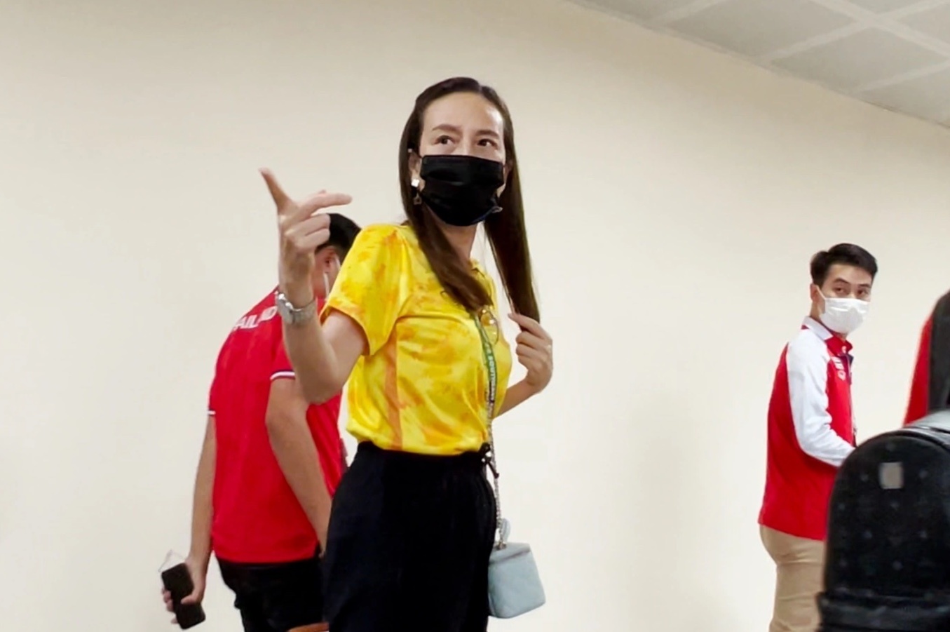 Madam Pang va dan cau thu U23 Thai Lan den san My Dinh hinh anh