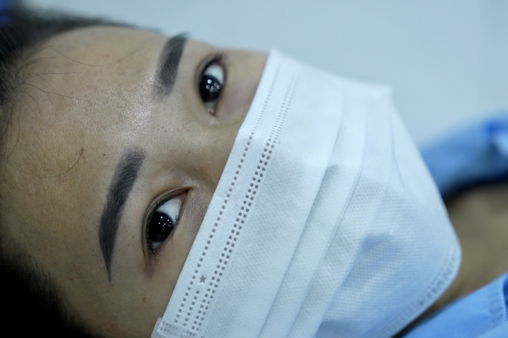 Nan nhan vu chay quan karaoke: Hoi tiec vi khong dua duoc ban ra cung hinh anh