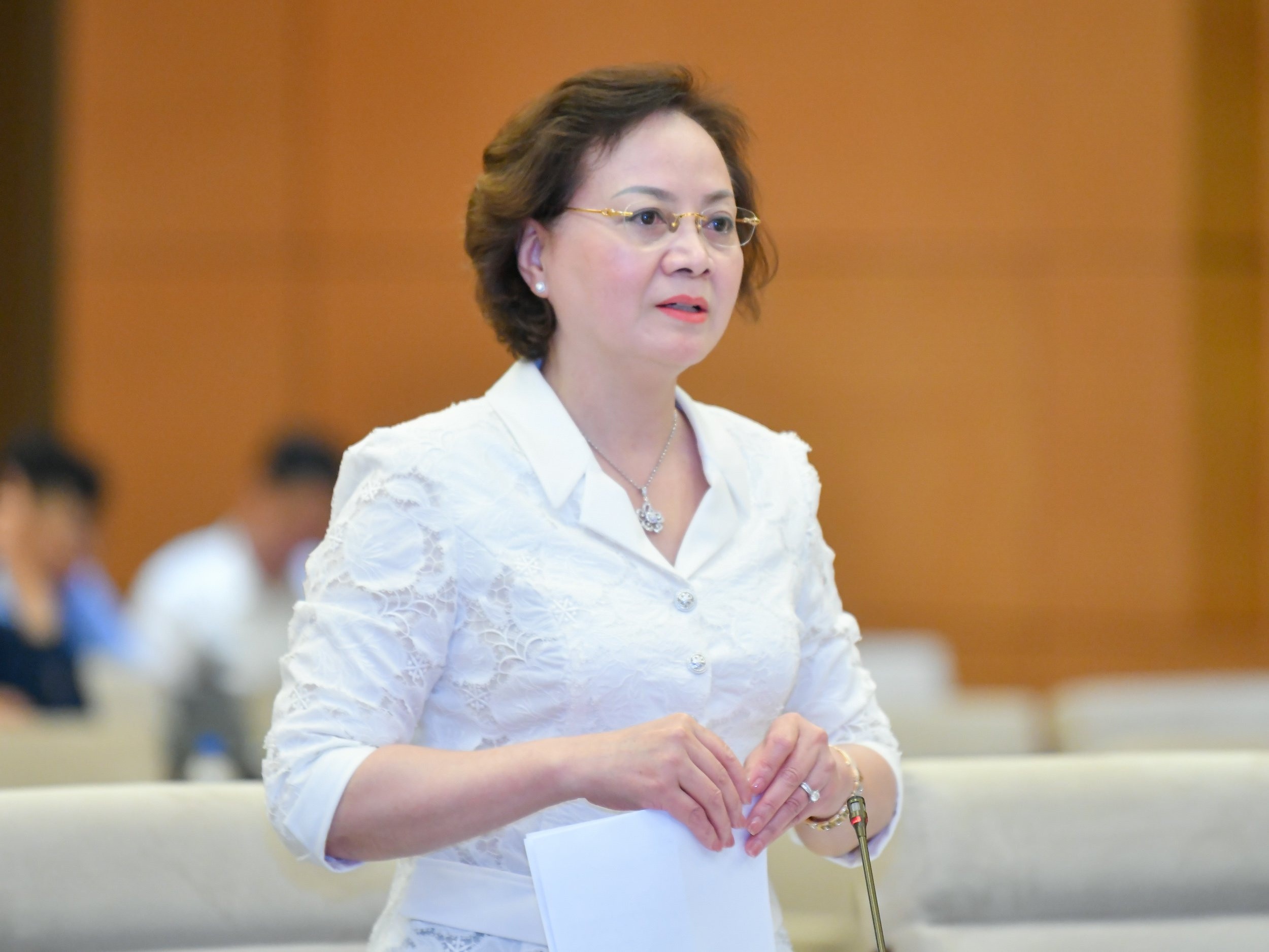 Bo Noi vu cat giam 2 vu, sap nhap 1 truong dai hoc hinh anh