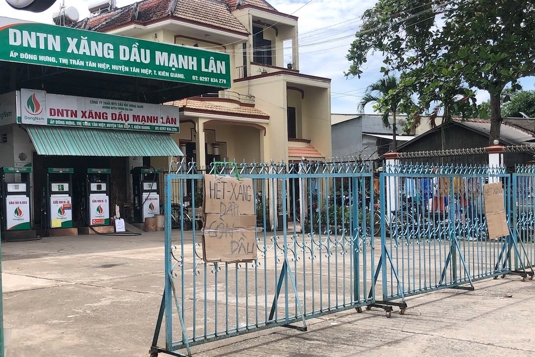 Chay 10 km van khong mua duoc xang o Kien Giang hinh anh