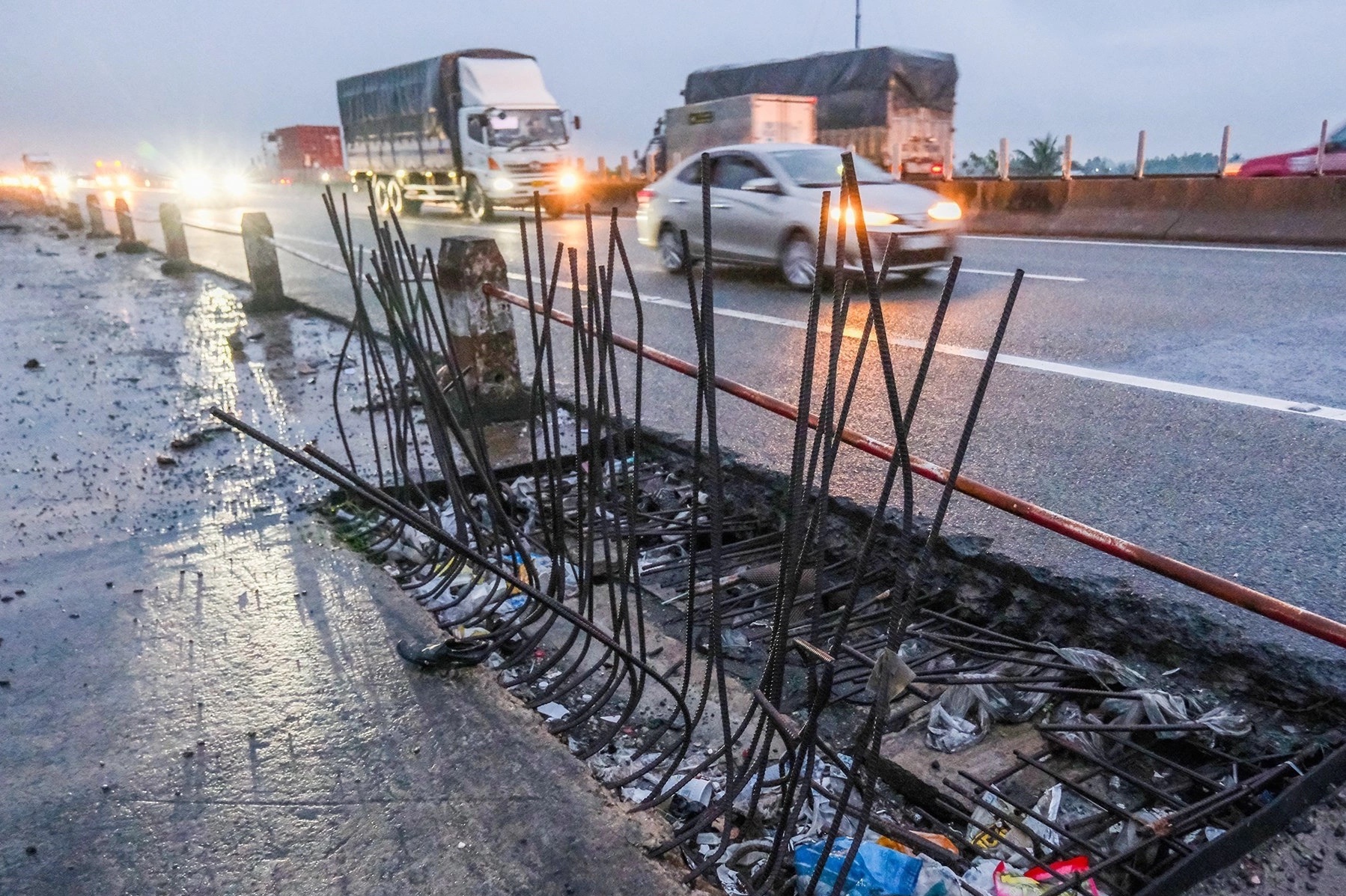 Cao toc TP.HCM - Trung Luong chua het un tac lai xuong cap hinh anh
