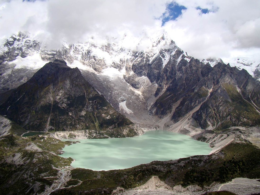 Bien doi khi hau phu bong den len Bhutan hinh anh