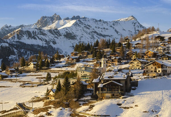 Thi tran duy nhat o Italy vang bong oto hinh anh