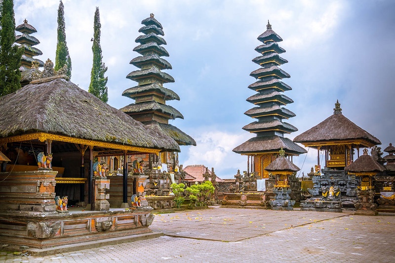 Chuyen tinh sau ngoi den thieng o Bali hinh anh