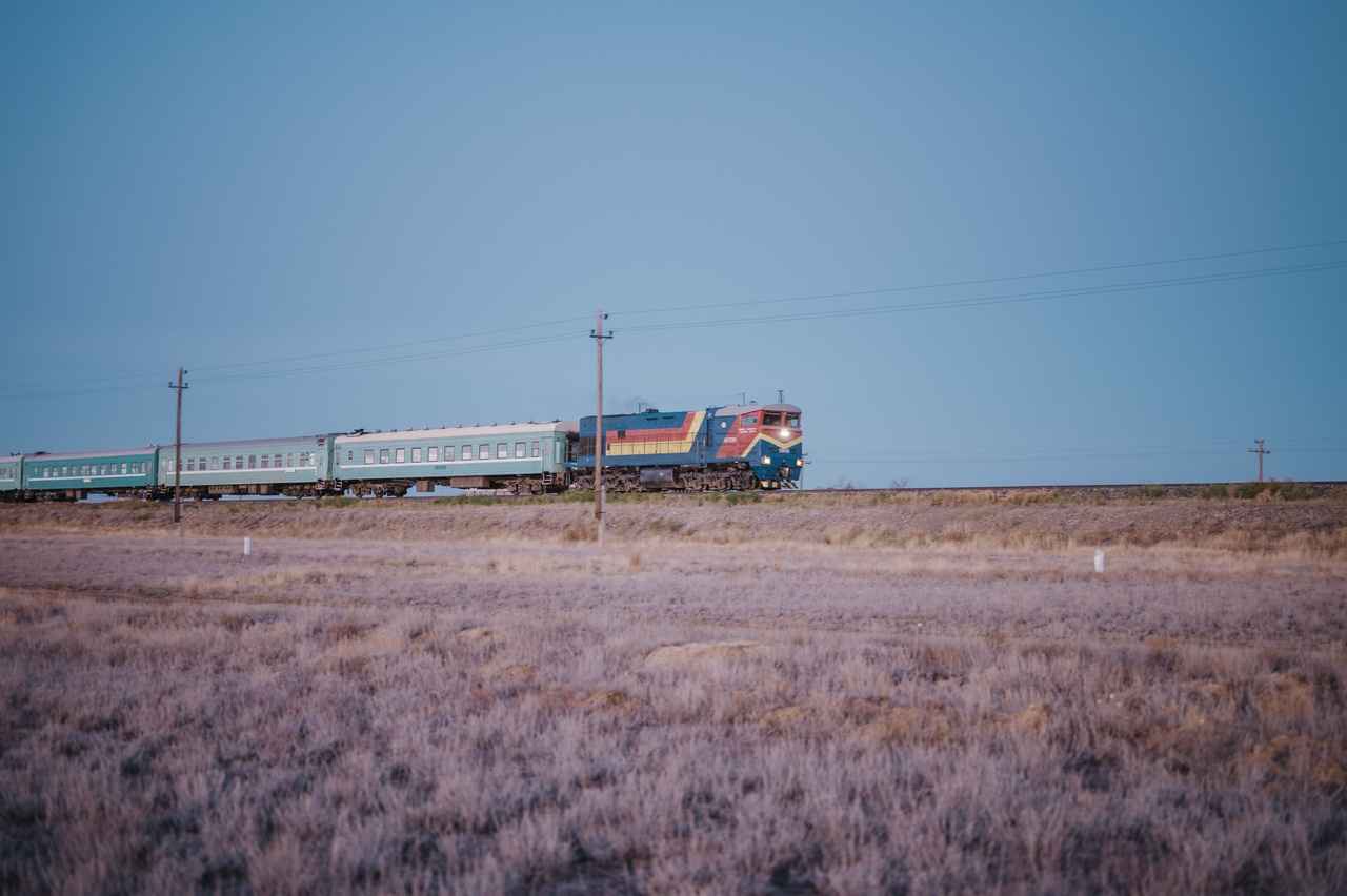 Sac mau cuoc song tren chuyen tau o Kazakhstan hinh anh