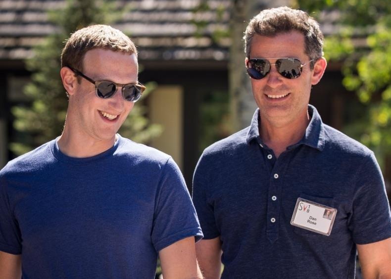 Mark Zuckerberg, Tim Cook doc sach gi mua he nay? hinh anh