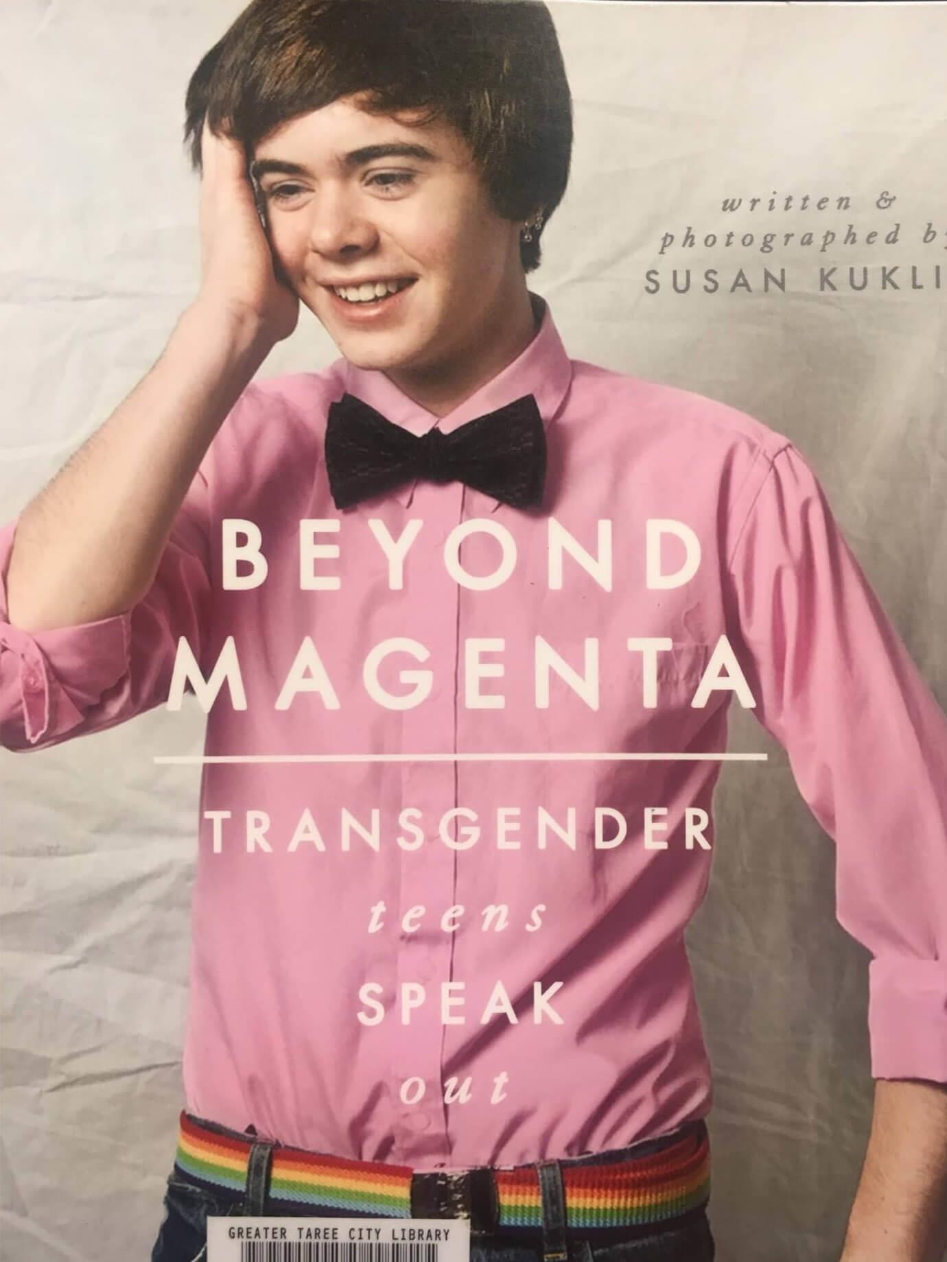 Sach ve tre em chuyen gioi,  Sach ve gioi tinh,  Du luan trai chieu,  Nguoi dung Twitter anh 1