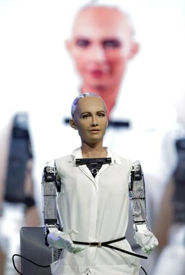 Sach doi song,  phong trao Me Too,  Trao luu phau thuat tham my,  Phau thuat giong than tuong,  phat trien robot AI anh 4