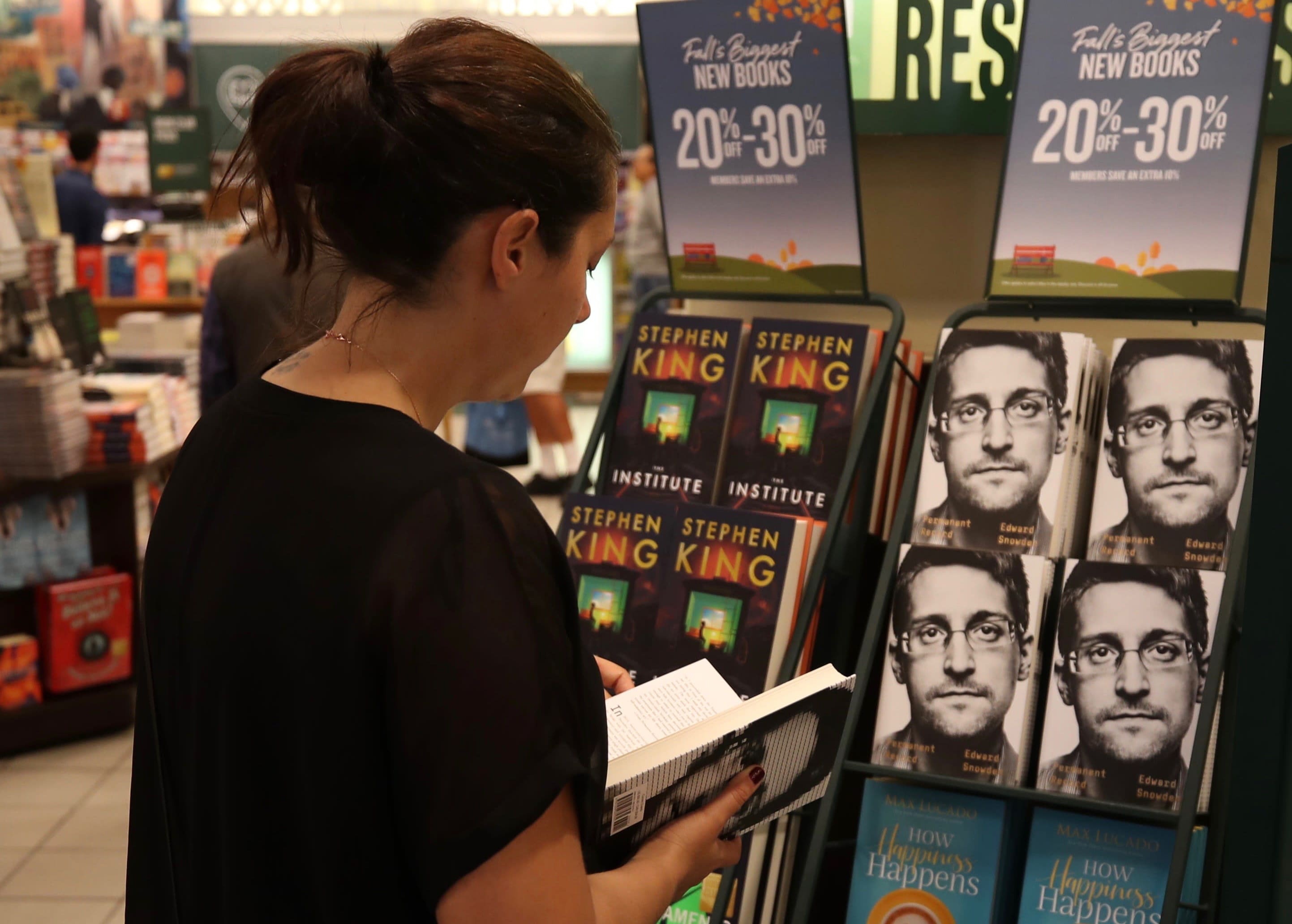 Hồi kí Edward Snowden, Chính phủ Mỹ kiện hồi kí Snowden, Cựu điệp viên Mỹ, Hoạt động CIA, NSA ảnh 1 Hoi ki Edward Snowden, Chinh phu My kien hoi ki Snowden, Cuu diep vien My, Hoat dong CIA, NSA anh 1