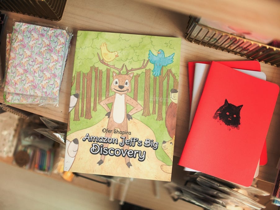 Ty phu Amazon Jeff Bezos,  ty phu Bill Gates,  Sach lam giau,  Sach thieu nhi,  Day tre em kinh doanh,  Jeff Bezos ly hon anh 1