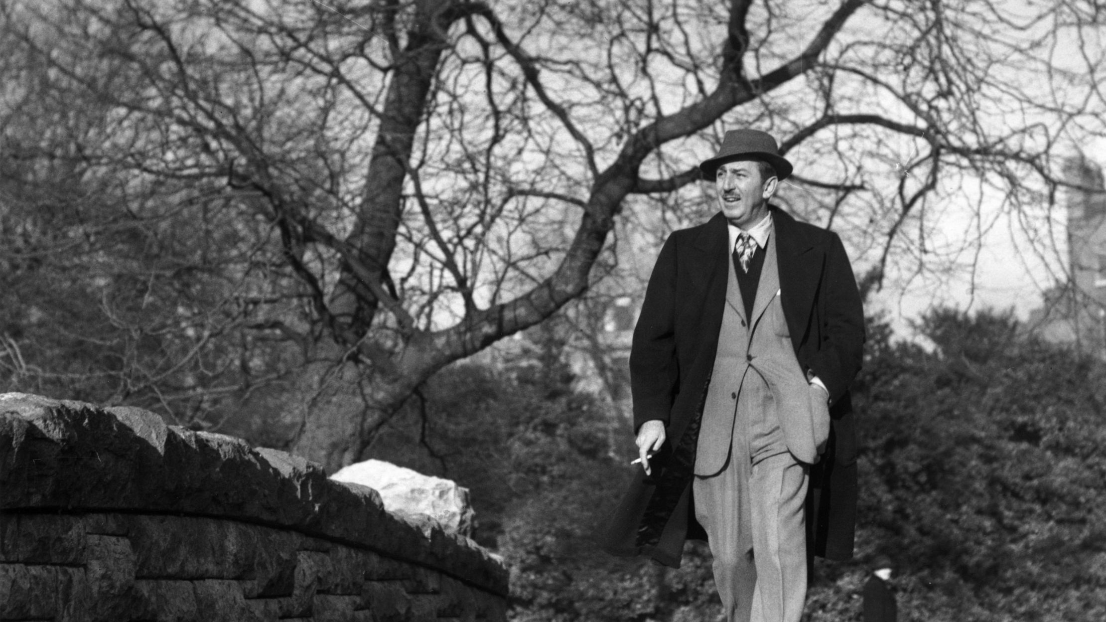 Tu mot y tuong dien ro toi de che Disneyland toan cau hinh anh