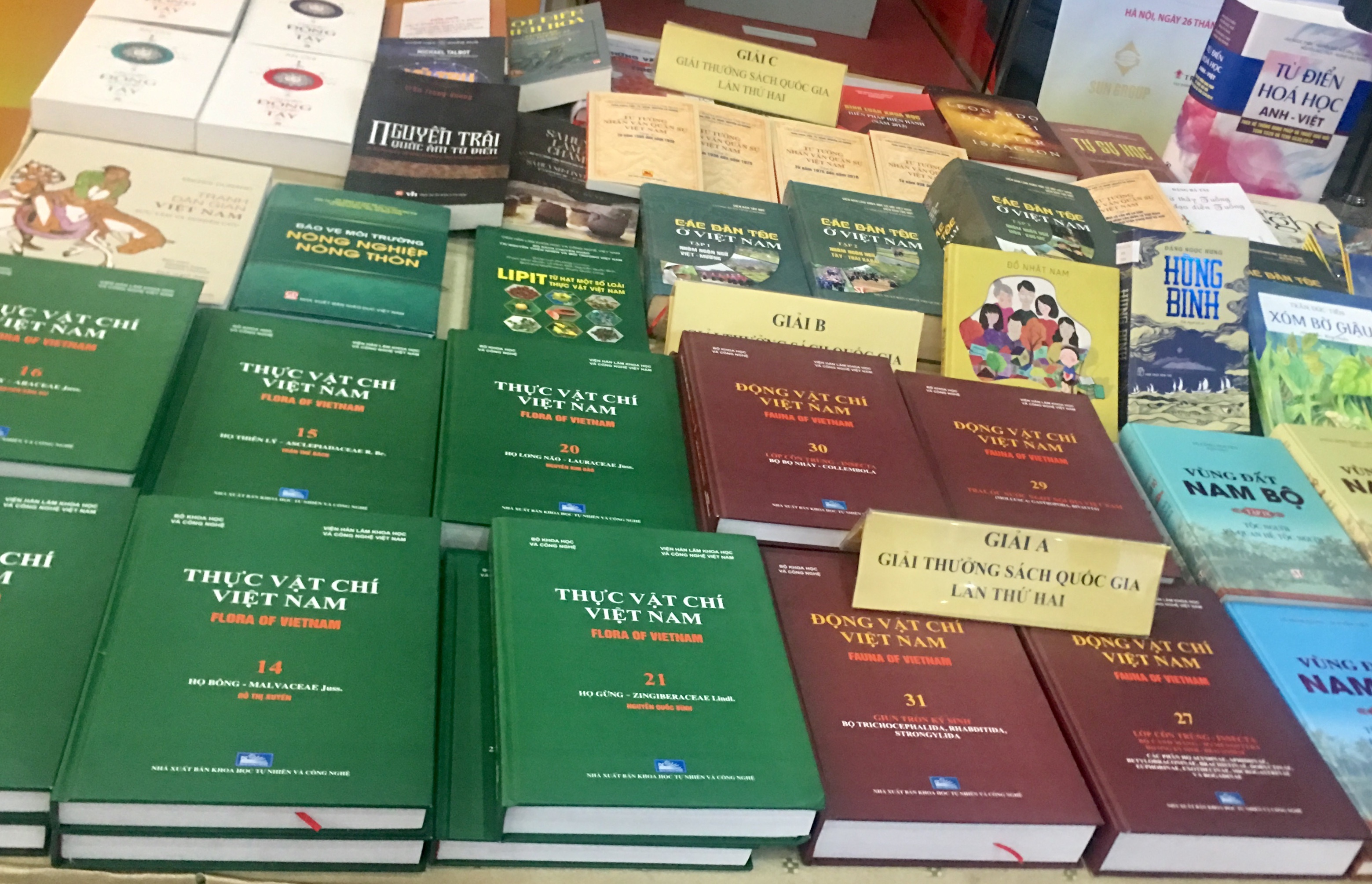 Giai Sach Quoc gia 2019; Thuc vat Chi Viet Nam; Phac hoa Nghe; Cac dan toc o Viet Nam anh 1