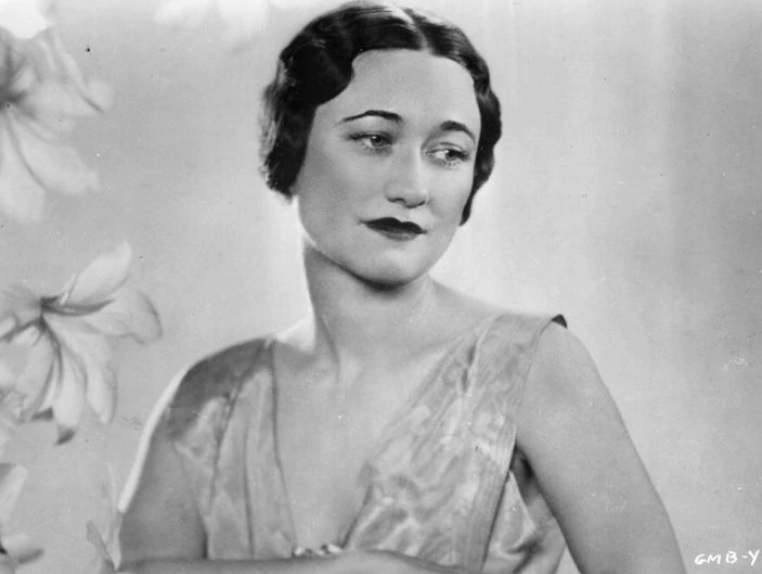 Su that nguoi dan ba hai lan li hon bi len an du mot vi vua roi ngai hinh anh