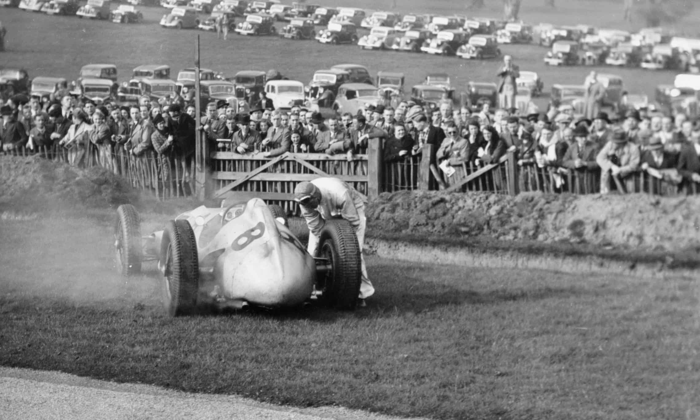 Hau gap Hitler, tay dua F1 huyen thoai nuoc Anh chay dua voi danh vong hinh anh