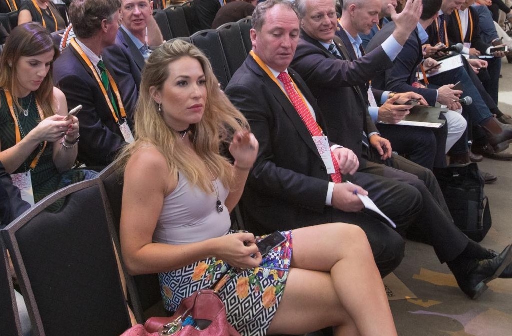 Cuu Thu tuong Australia tiet lo loat be boi tinh ai trong chinh truong hinh anh