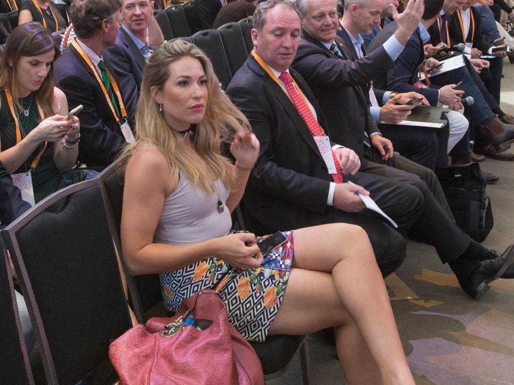 Chinh truong Australia; Be boi tinh ai chinh tri; Malcom Turnbull; Hoi ky Thu tuong Australia anh 2