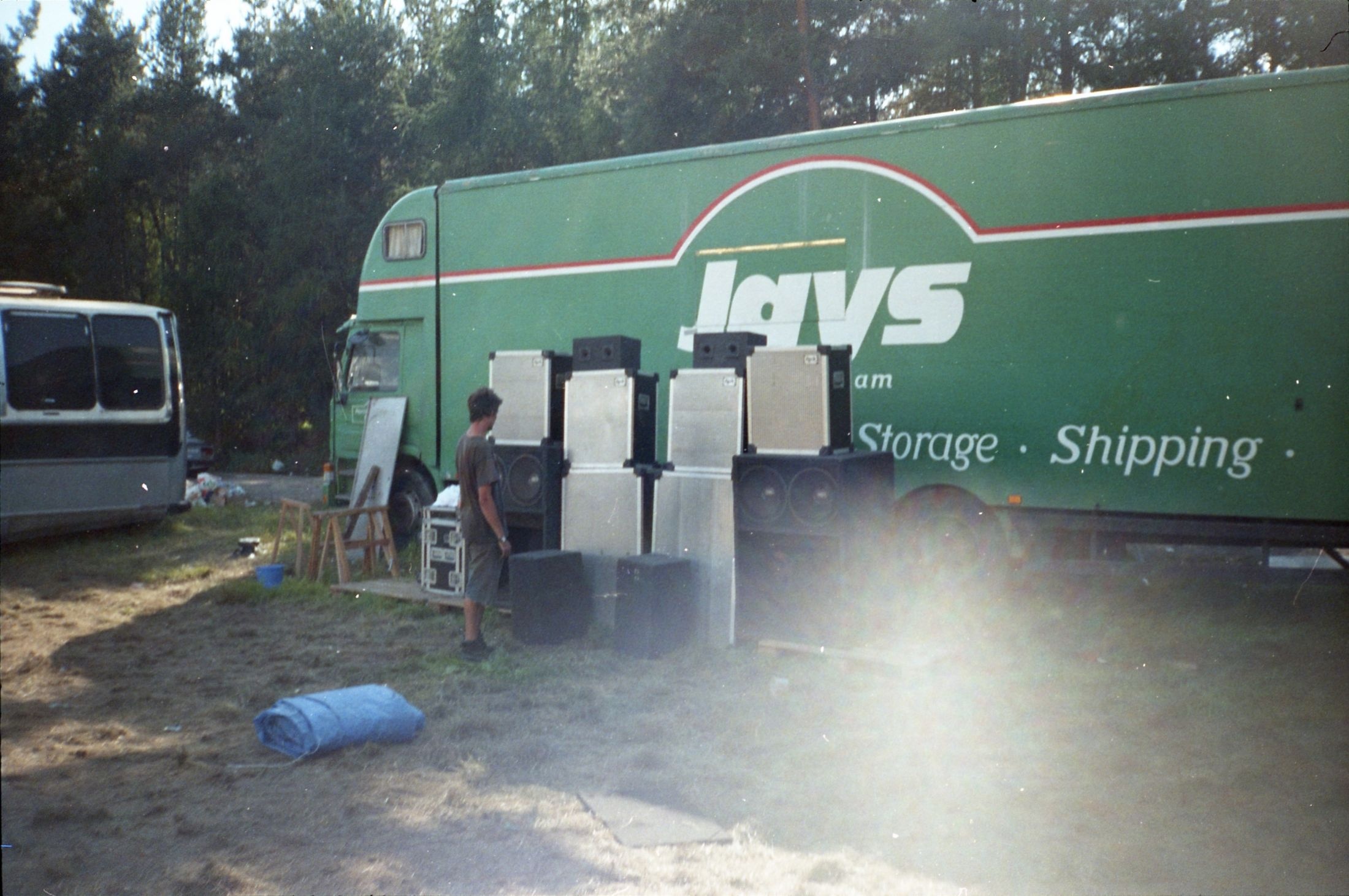 Thanh thieu nien chau Au noi loan anh 6