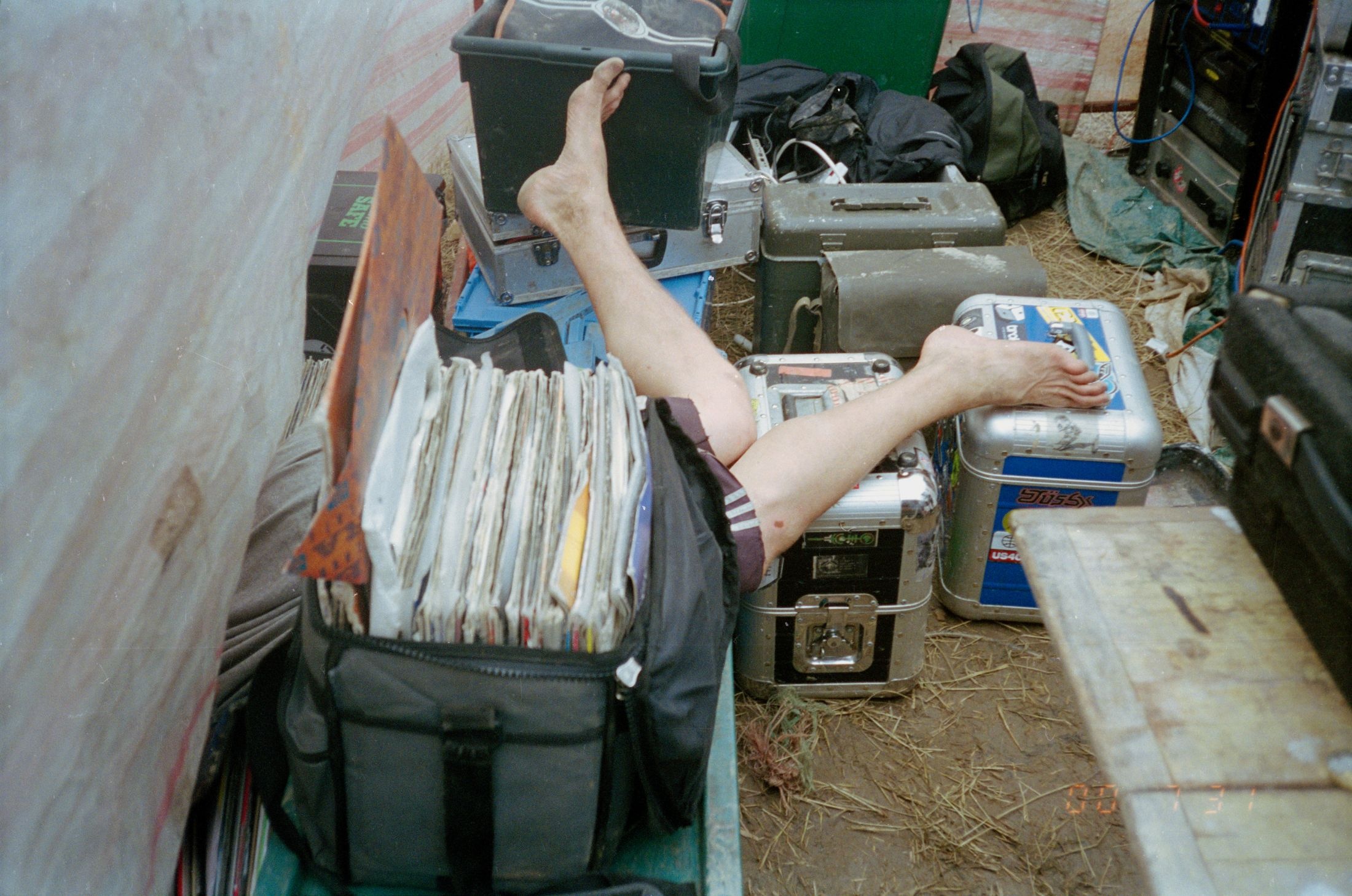 Thanh thieu nien chau Au noi loan anh 5