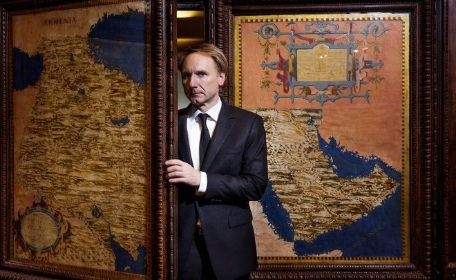 Dan Brown viet truyen thieu nhi sau nhung lum xum voi vo cu hinh anh