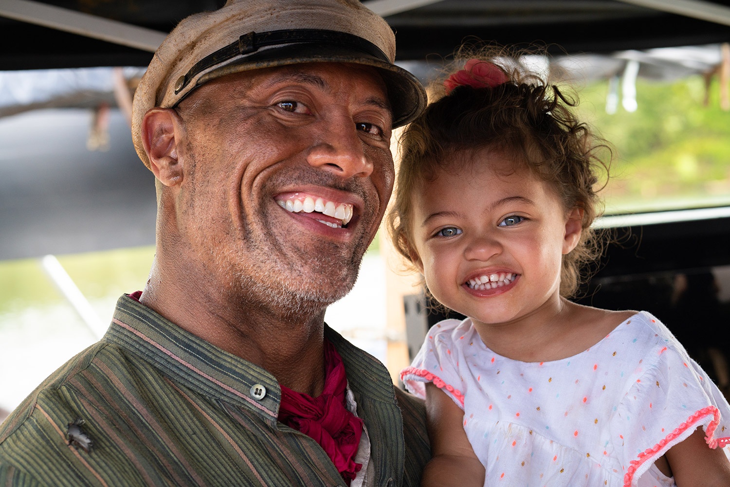 Sach anh 20 nam cuoc doi The Rock Dwayne Johnson anh 1