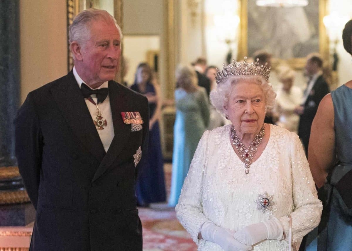 Sach tiet lo tai san thuc cua nu hoang Anh hinh anh