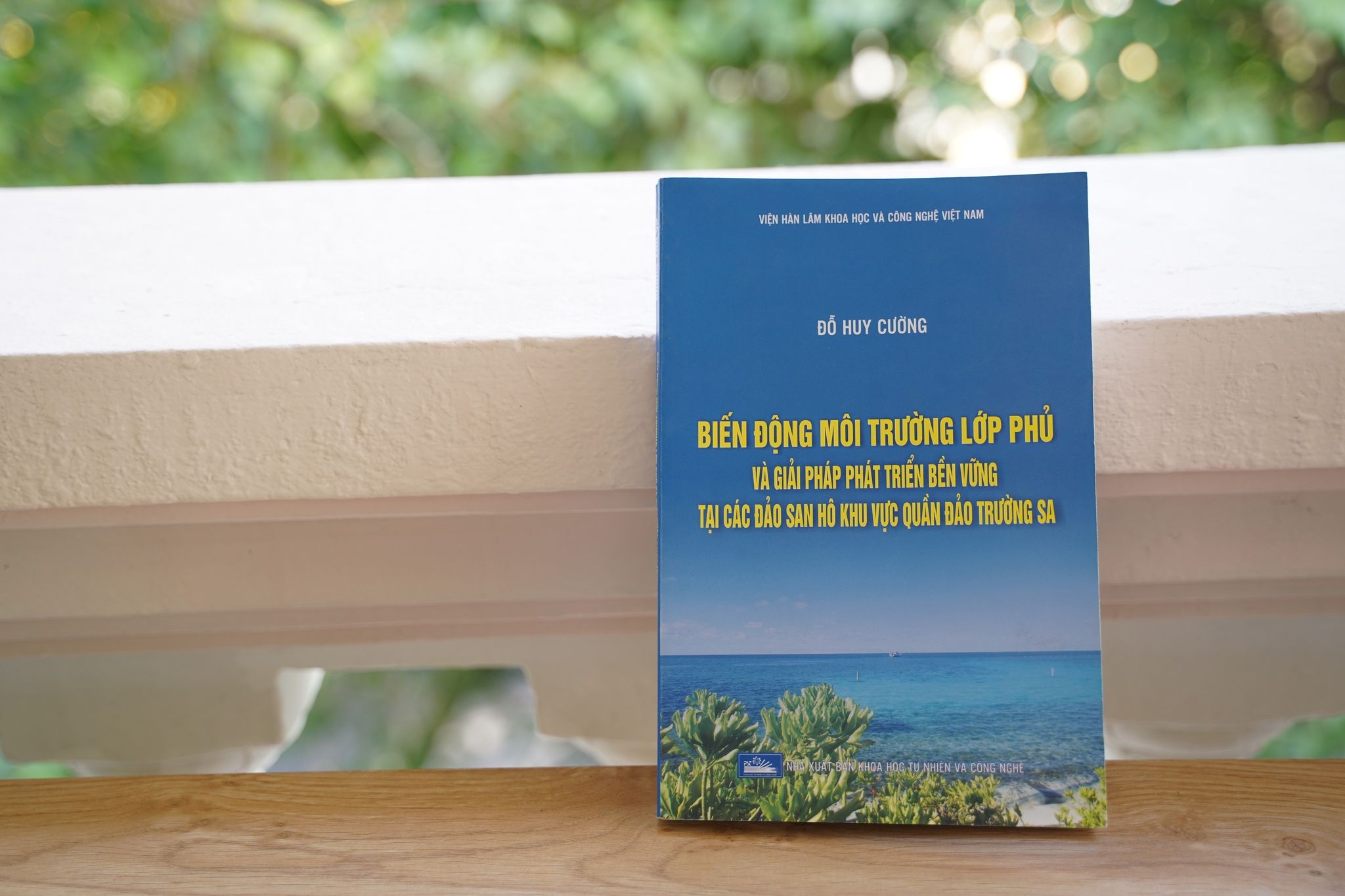 Sach chuyen khao ve phat trien ben vung dao san ho quan dao Truong Sa hinh anh