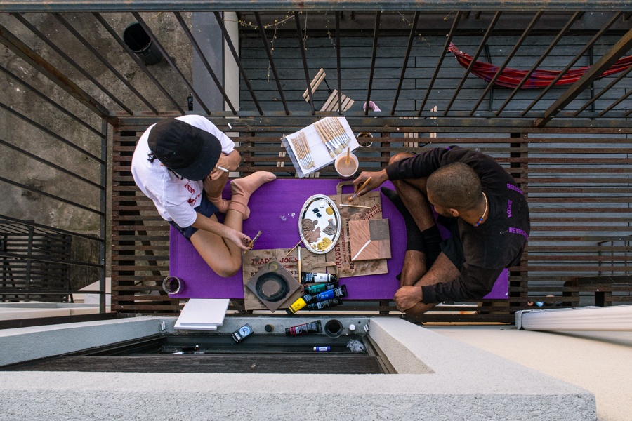 Sach anh ghi lai su thu gian cua cu dan New York giua dai dich hinh anh