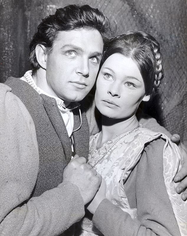 Giai thoai hau truong san khau anh 2