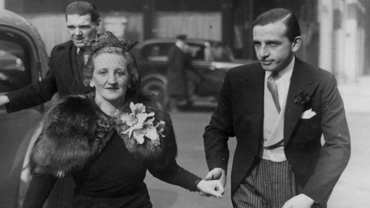 Con duong gia nhap gioi thuong luu cua nu trieu phu Anh the ky 20 hinh anh