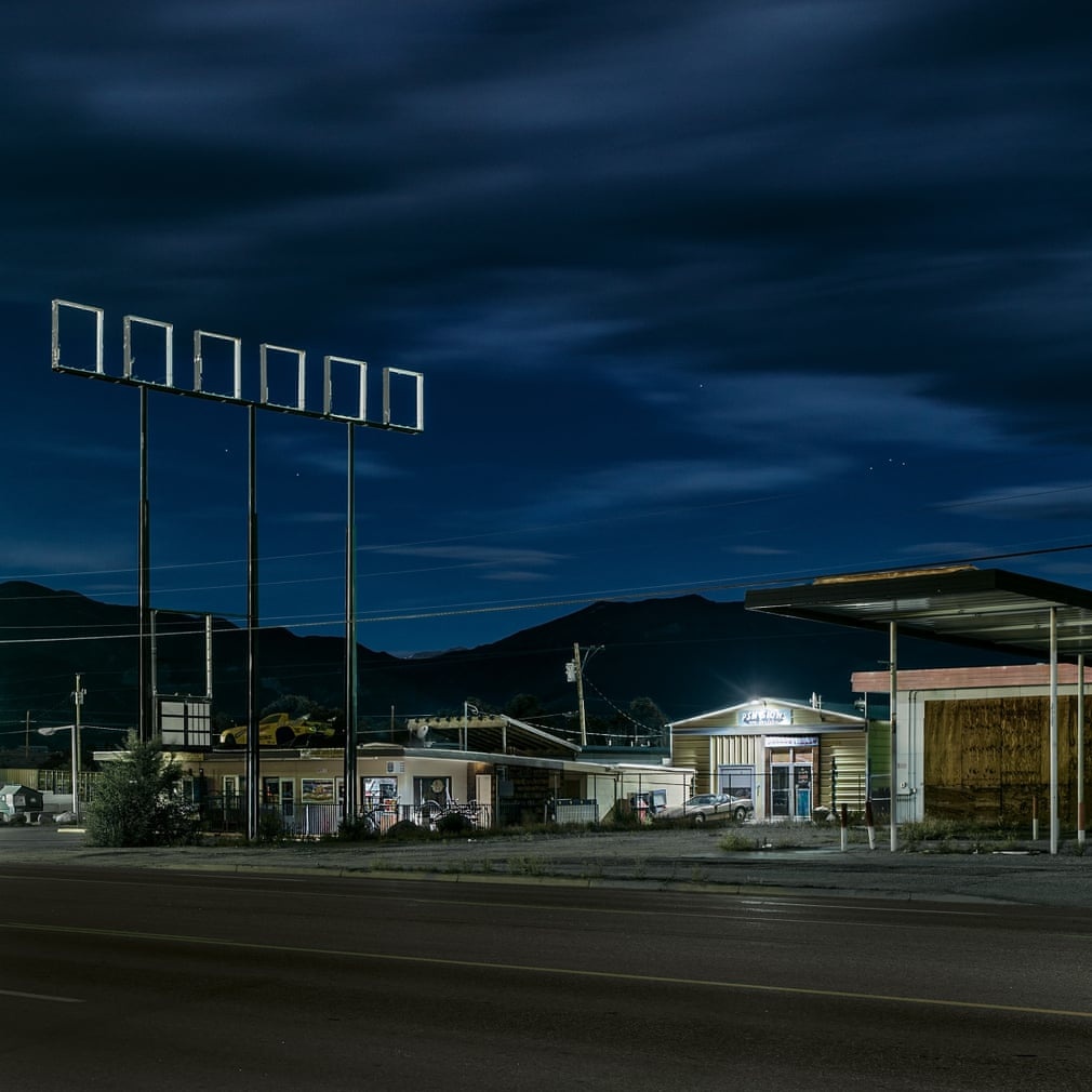 Thi tran nho nuoc My buoi dem anh 8