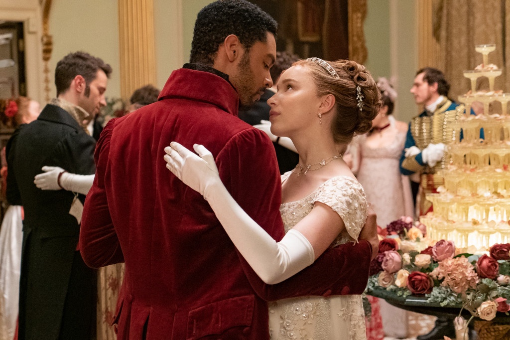 Phan hai phim 'Bridgerton' se dua theo sach 'Tu tuoc va em' hinh anh