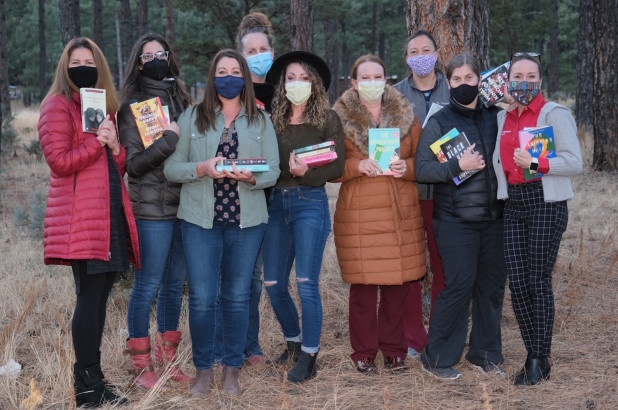 Cau lac bo sach o My duoc khen ngoi vi ho tro chong Covid-19 hinh anh