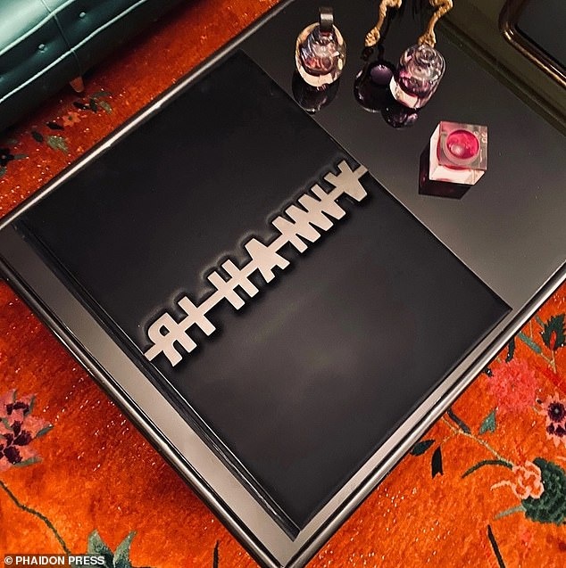 Sach anh Rihanna anh 2