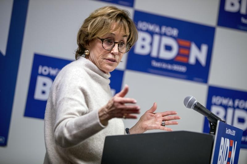 Em gai ong Biden se ra sach ve thoi tho au hinh anh