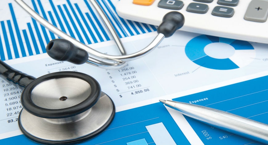 80 bac si o An Do viet cuon sach ve Covid-19 hinh anh