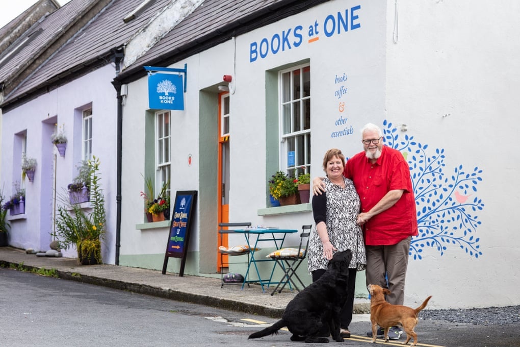 Cau chuyen truyen cam hung cua cac hieu sach trong mua dich hinh anh