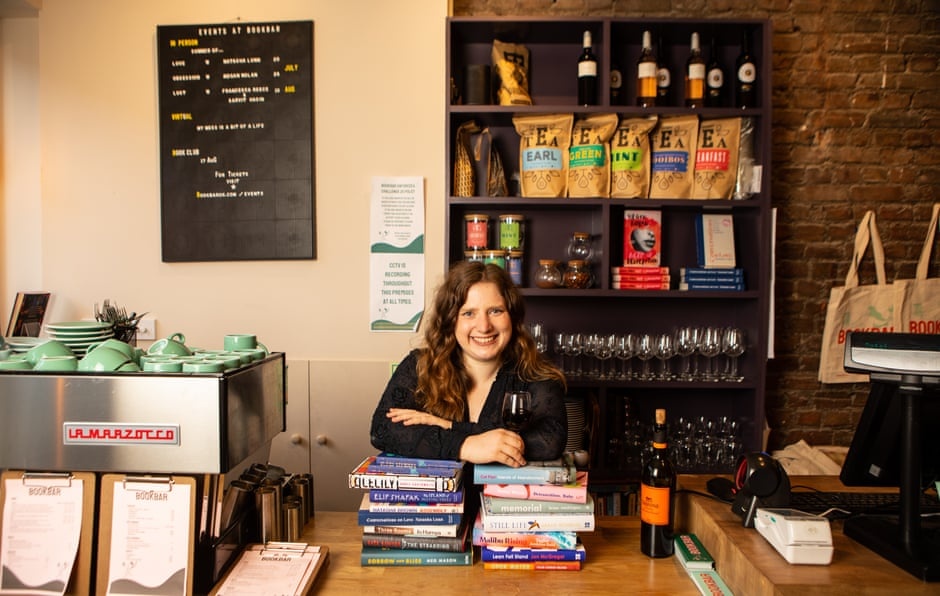 Hieu sach giua mua dich anh 2