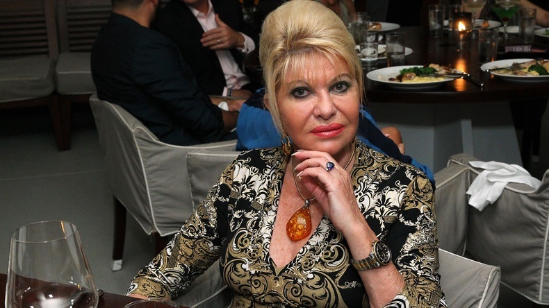Ba Ivana Trump, vo cu ong Donald Trump, qua doi hinh anh