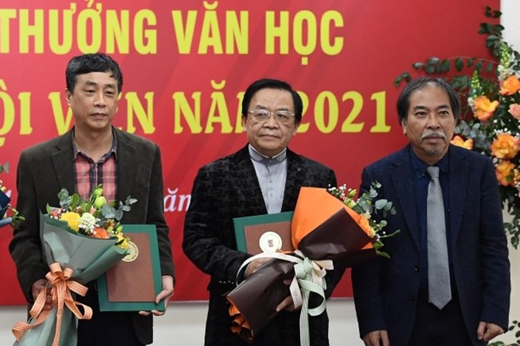 Ong Tran Duc Tien dat cau hoi ve quy che xet giai thuong Hoi Nha van hinh anh