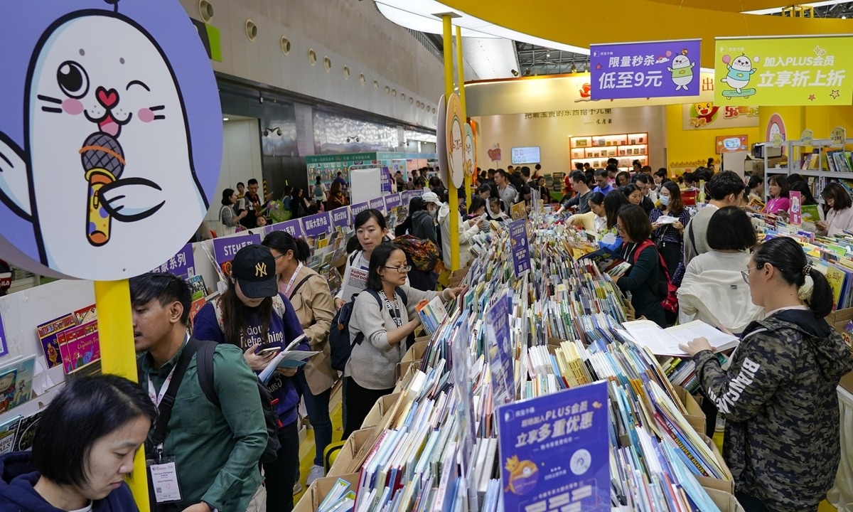 Thi truong sach Trung Quoc sut giam manh hinh anh