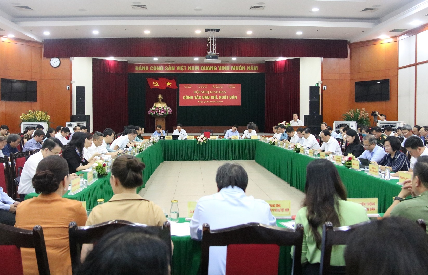 Giao ban cong tac bao chi,  xuat ban anh 2