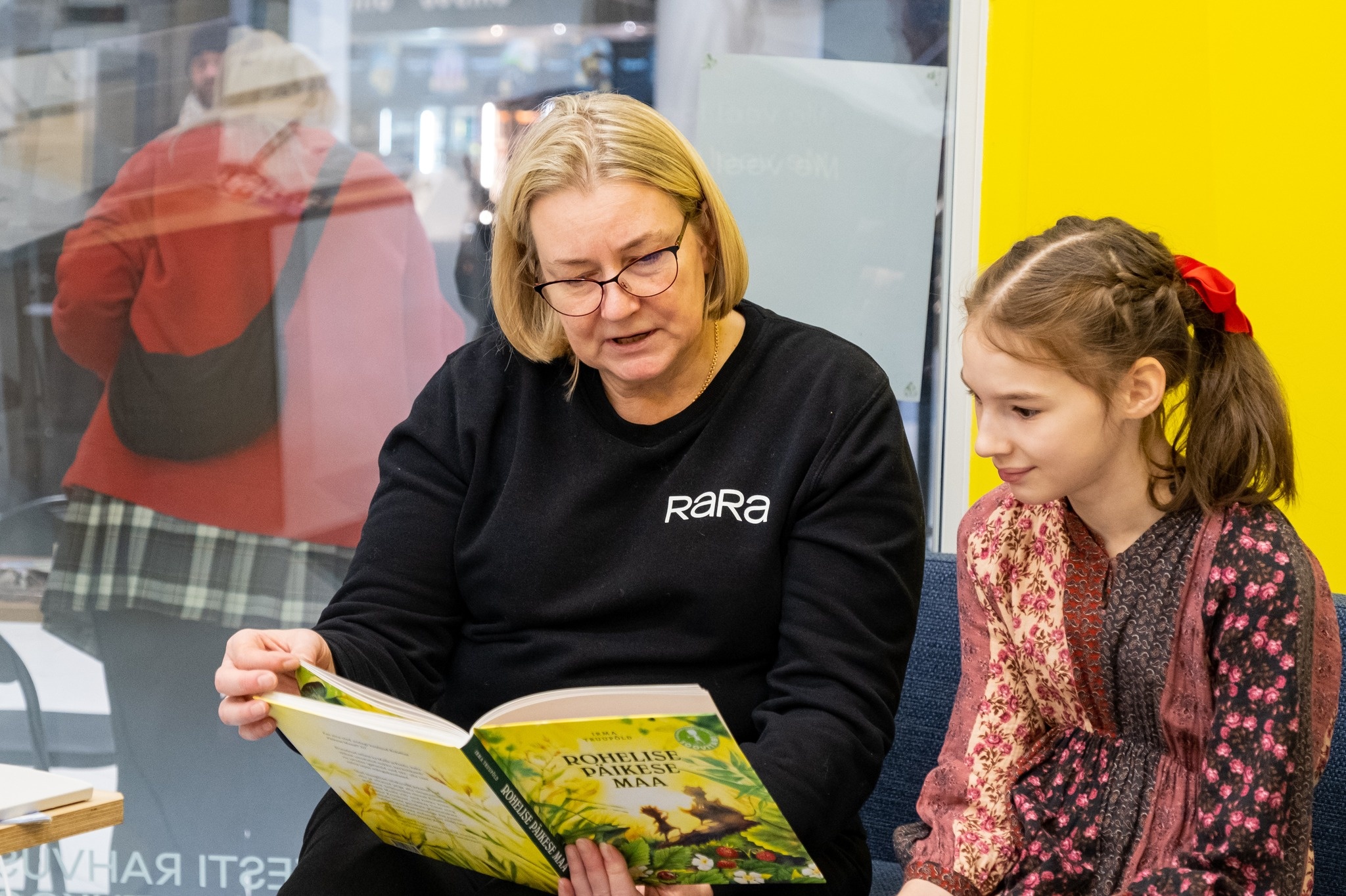 Gia sach tai Estonia lien tuc tang, de doa doanh thu xuat ban hinh anh